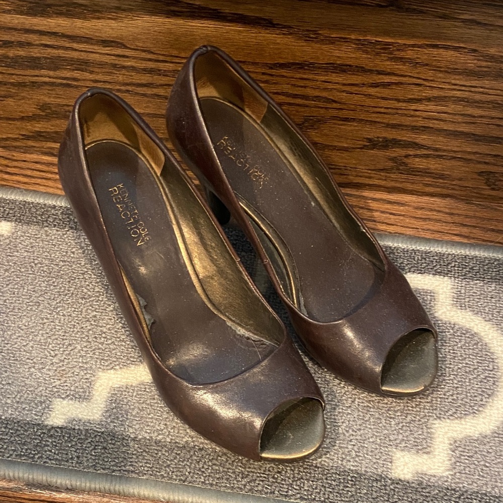 Kenneth Cole Reaction Chocolate Peep Toe Heels